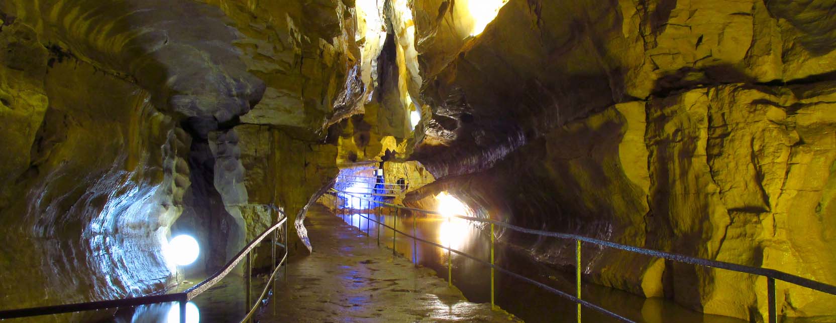 39  grottes de   BAUME LES MESSIEURS  bloc de 10 photos 